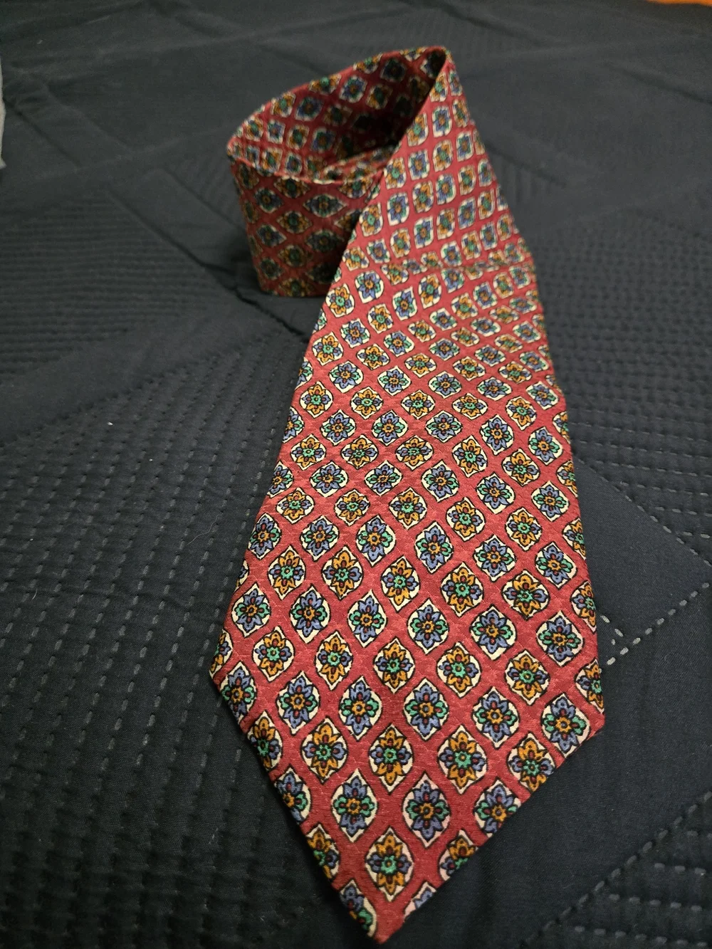 Christian Dior Red Geometric Medallion Silk Tie Vintage Design. #511